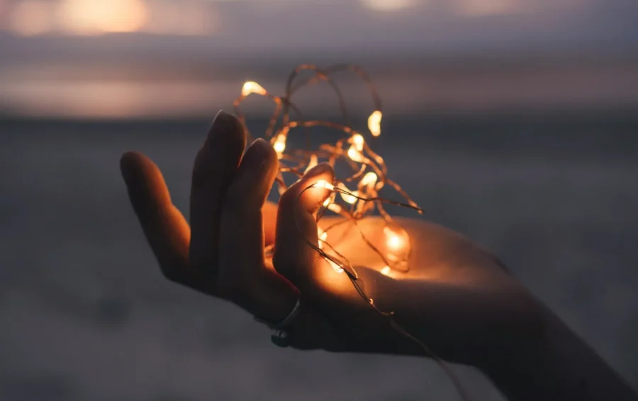 marcus-wallis-PzPLzNK61do-unsplash Hand with lights - Agiloft